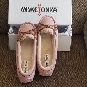 Women's Minnetonka Pink Blush Slippers Size 9
